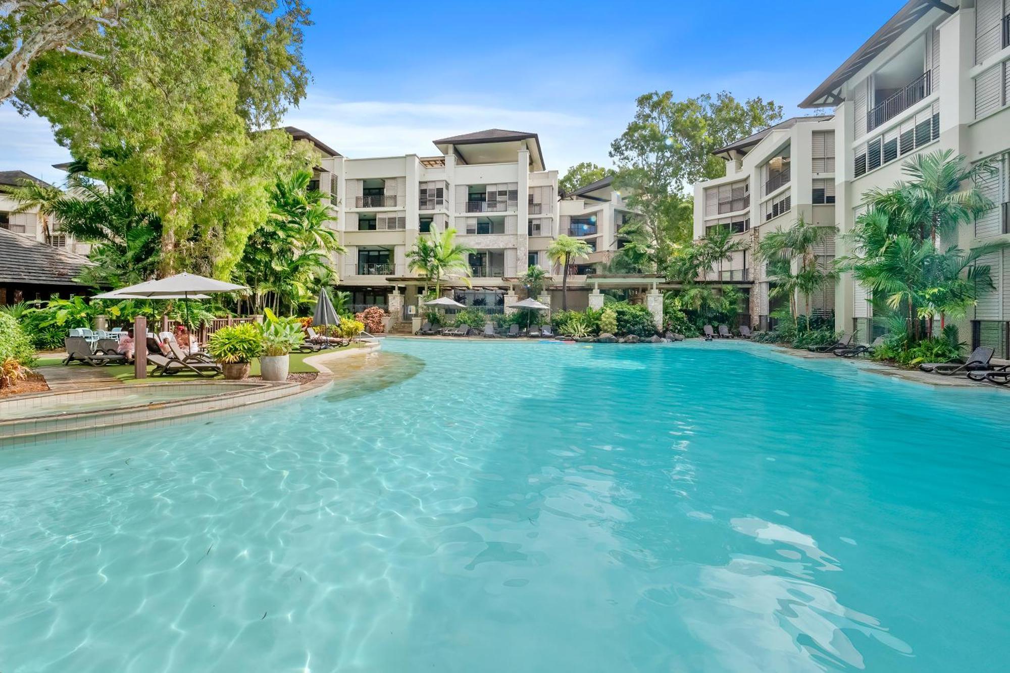Private Apartments In The Temple Beachfront Resort Palm Cove Zewnętrze zdjęcie