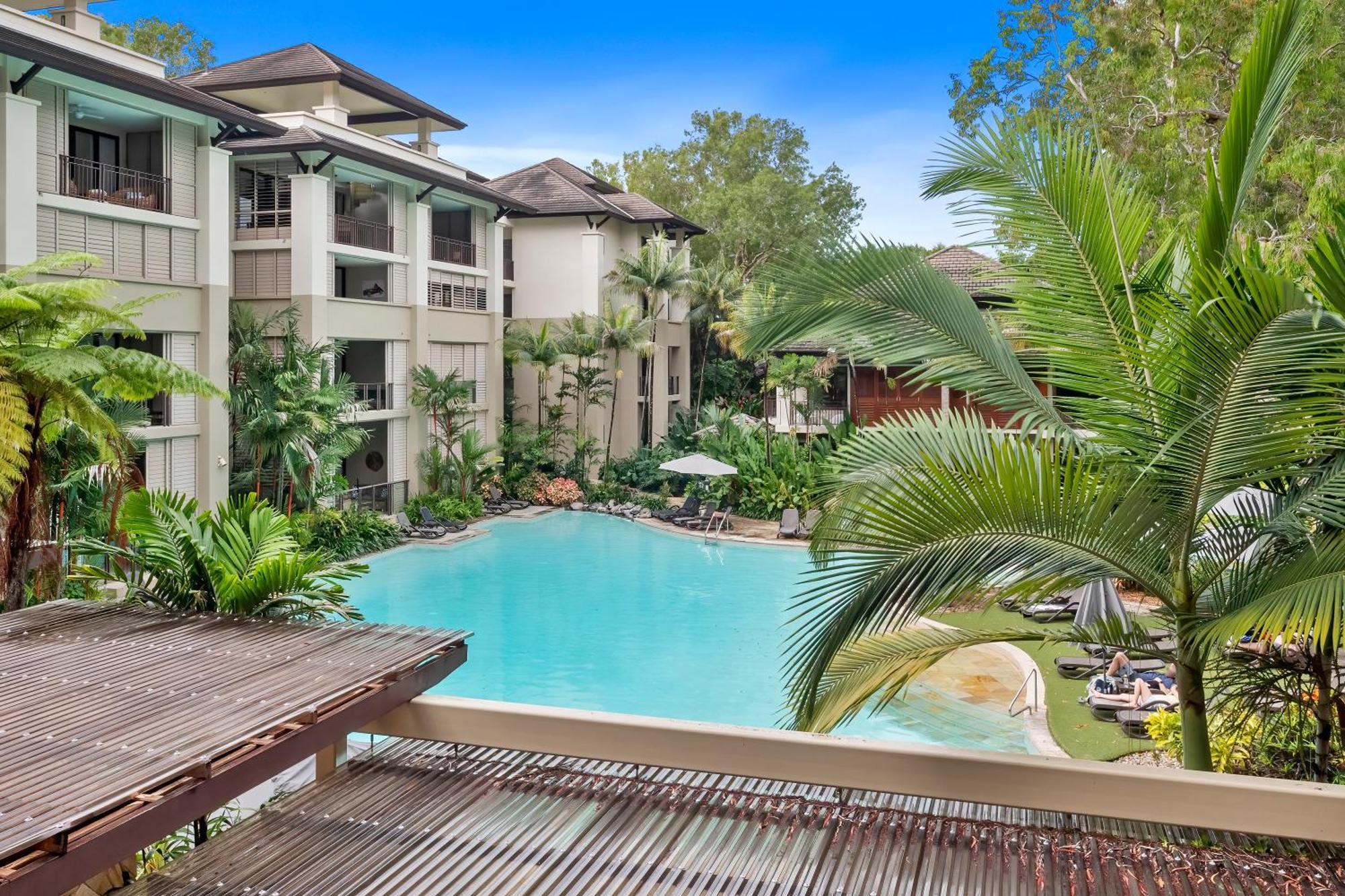 Private Apartments In The Temple Beachfront Resort Palm Cove Zewnętrze zdjęcie
