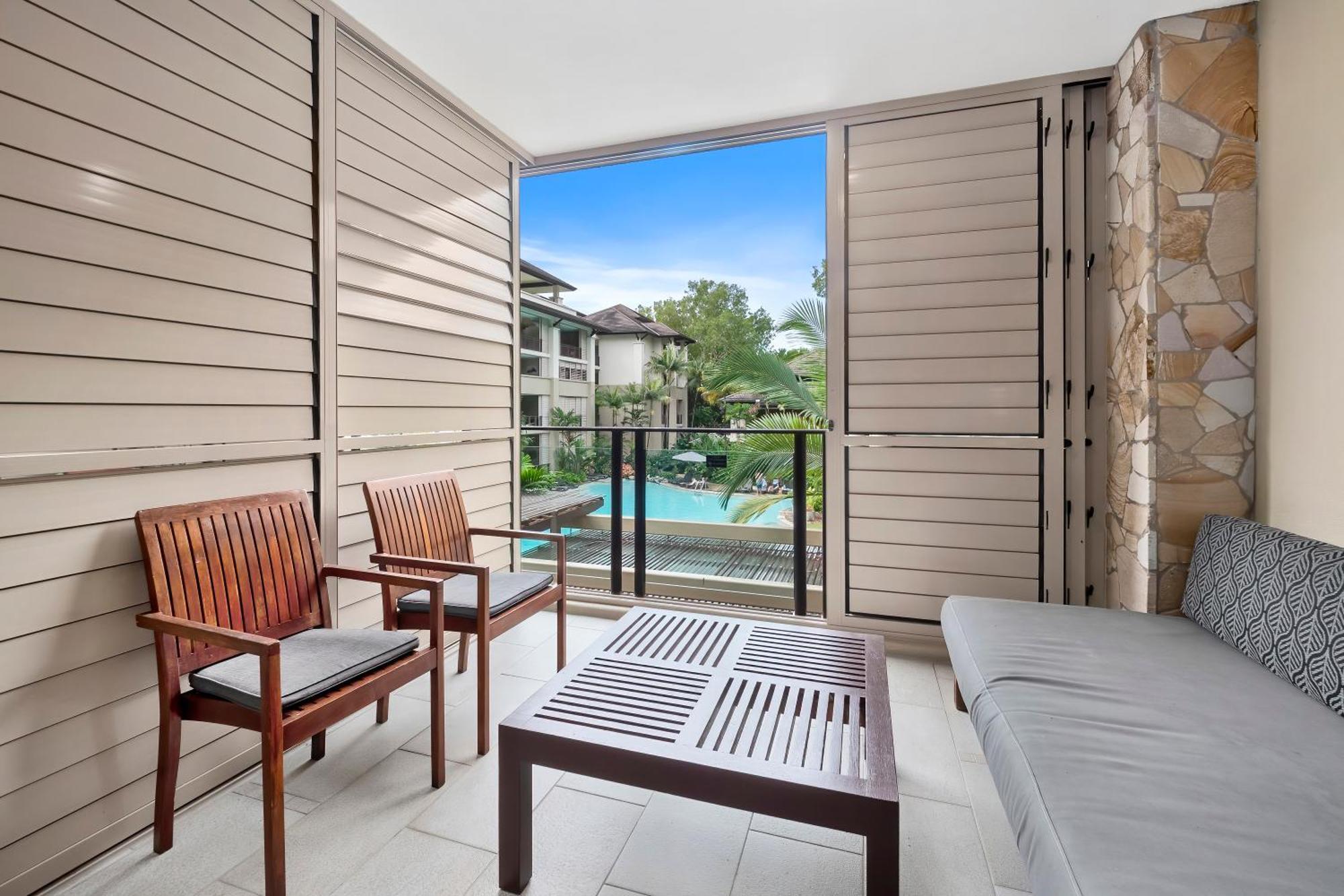 Private Apartments In The Temple Beachfront Resort Palm Cove Pokój zdjęcie
