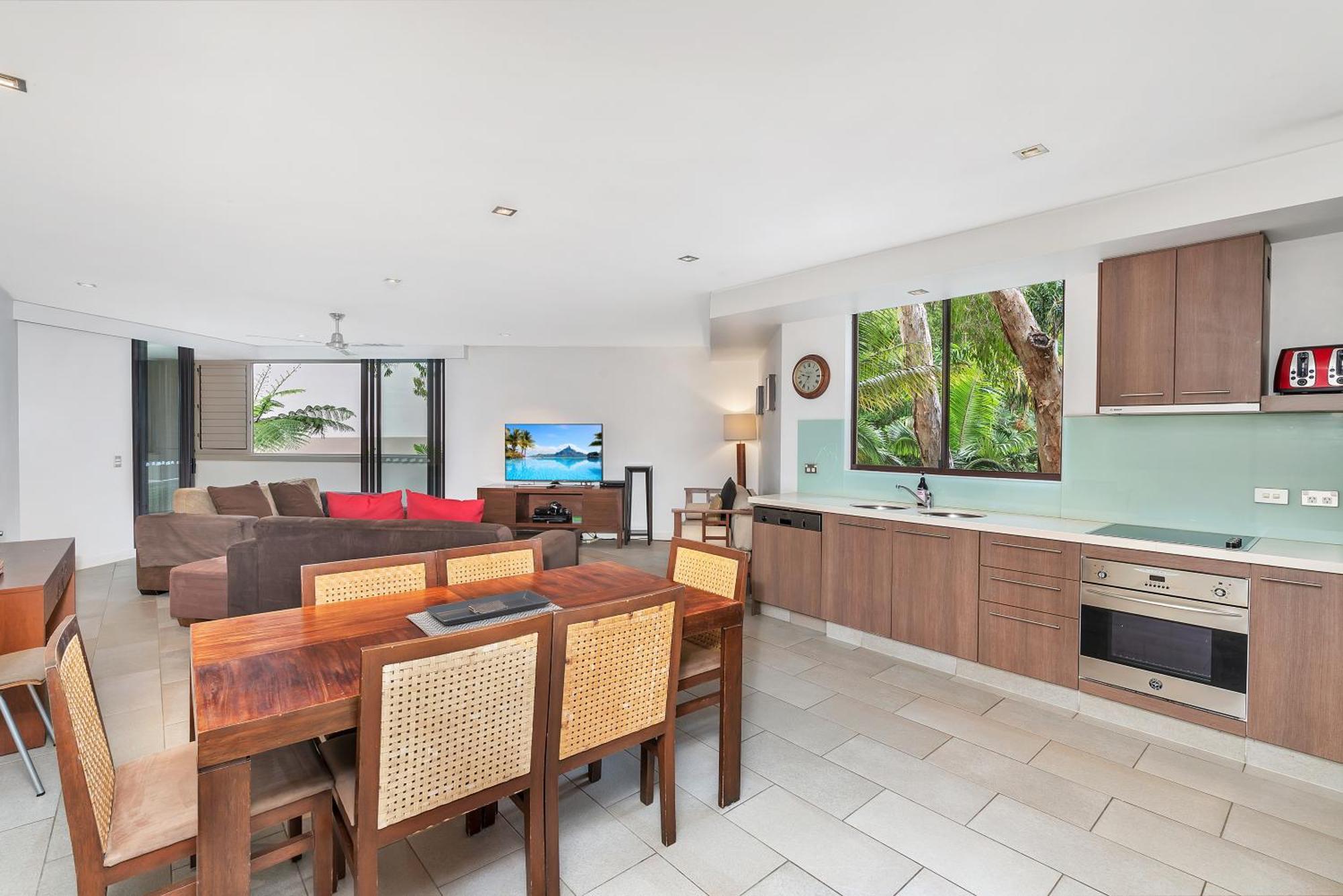 Private Apartments In The Temple Beachfront Resort Palm Cove Pokój zdjęcie