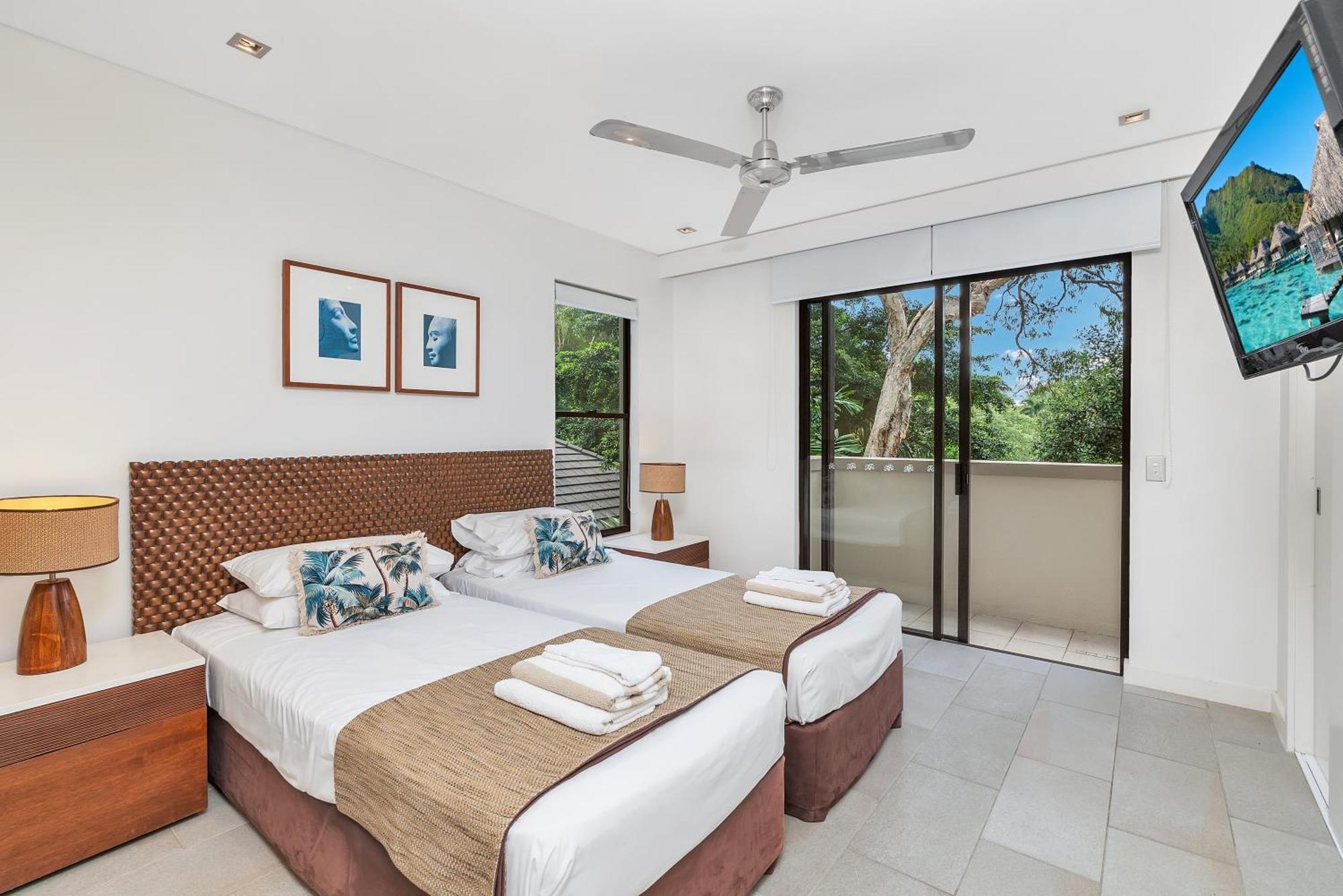 Private Apartments In The Temple Beachfront Resort Palm Cove Pokój zdjęcie