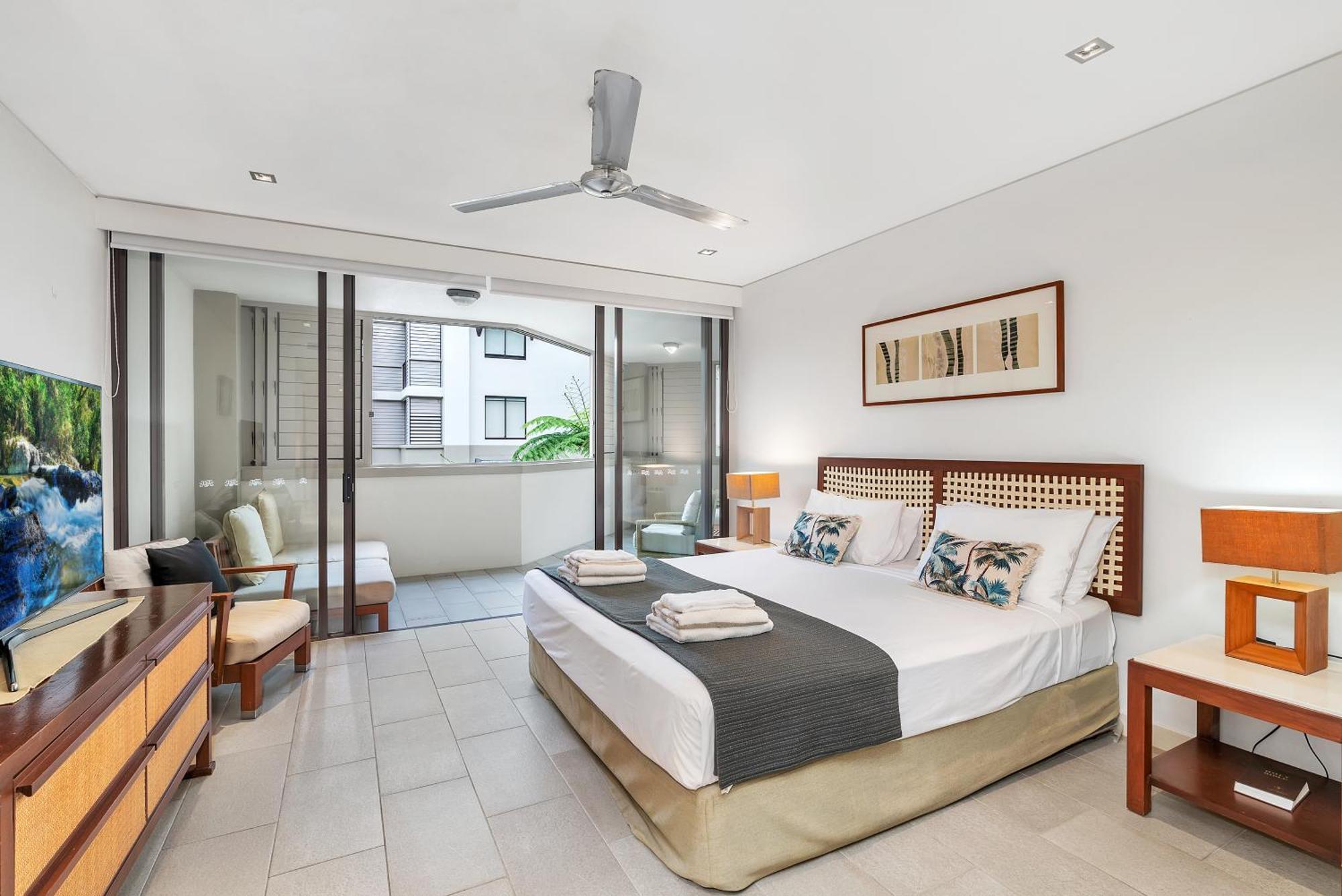 Private Apartments In The Temple Beachfront Resort Palm Cove Pokój zdjęcie