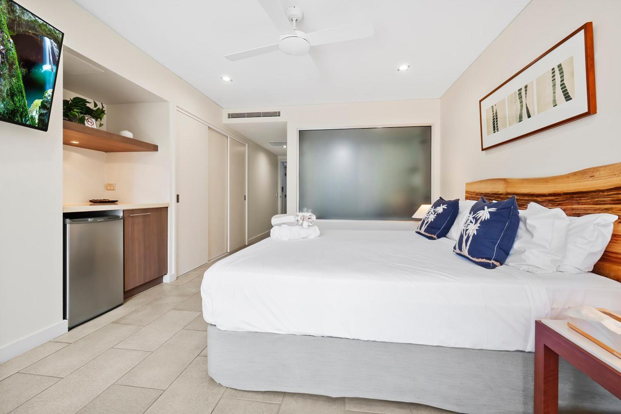 Private Apartments In The Temple Beachfront Resort Palm Cove Pokój zdjęcie