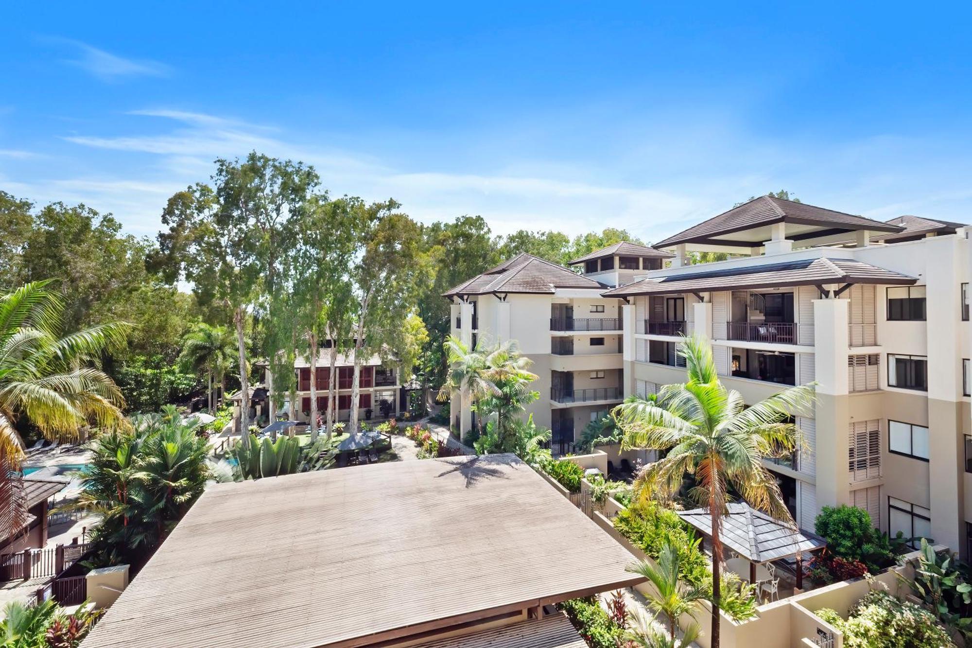 Private Apartments In The Temple Beachfront Resort Palm Cove Pokój zdjęcie