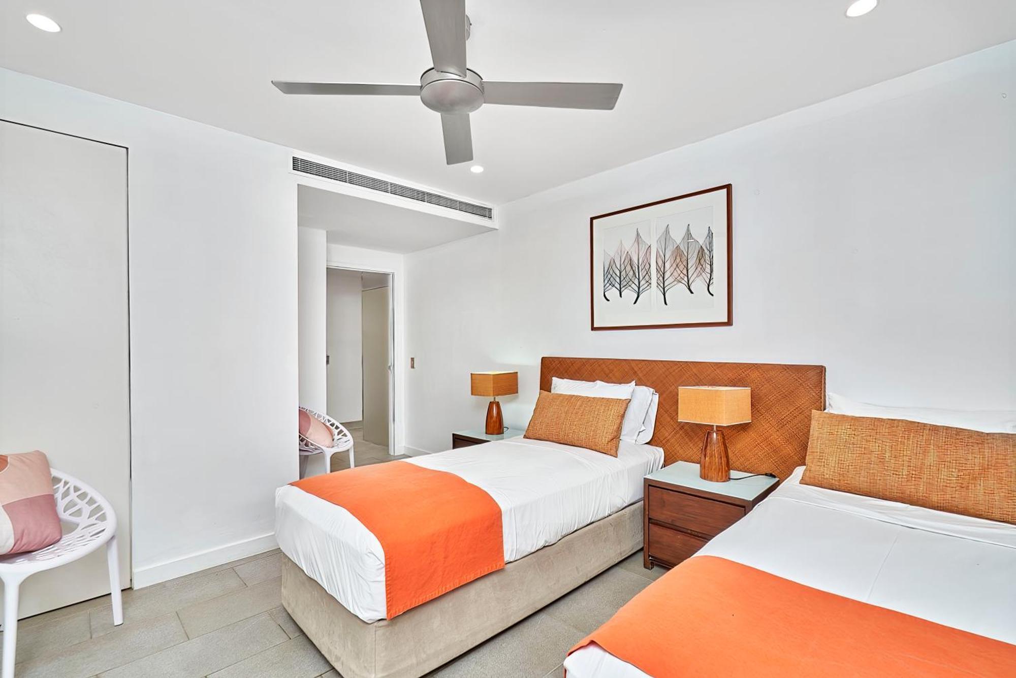 Private Apartments In The Temple Beachfront Resort Palm Cove Pokój zdjęcie