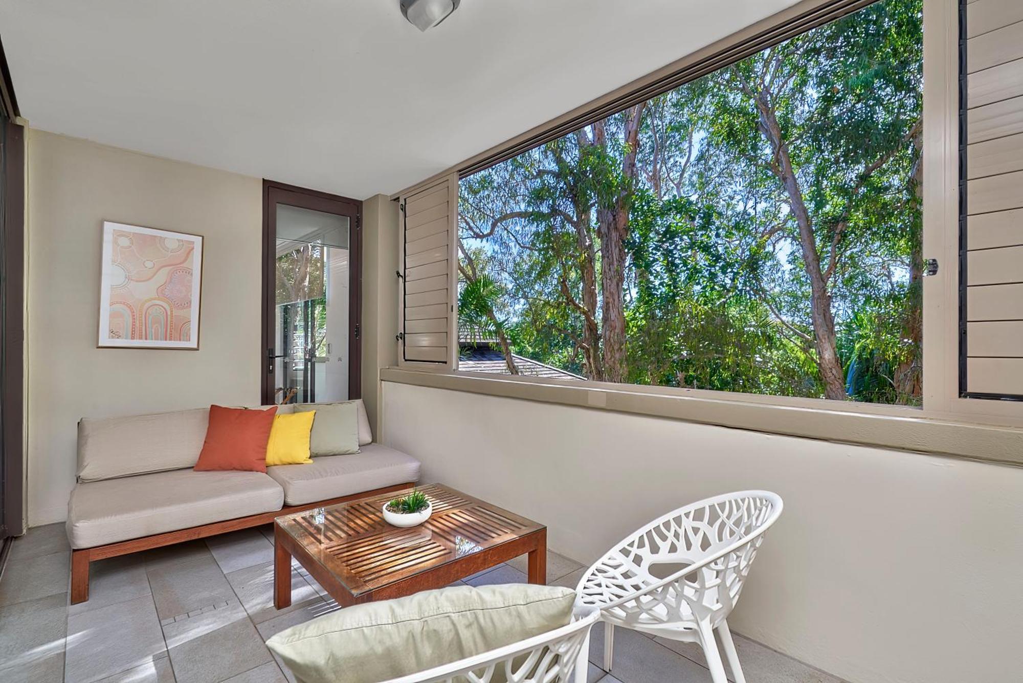 Private Apartments In The Temple Beachfront Resort Palm Cove Pokój zdjęcie